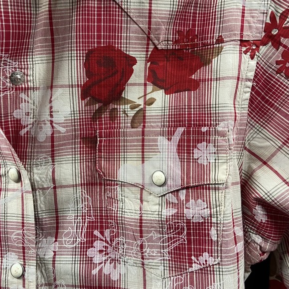 Walls Ranch Wear Western Shirt Womens Sz Medium Long Sleeve Red Roses Pearl Snap - Picture 5 of 7